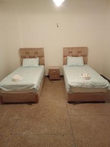 two beds sitting next to each other in a room at Villa harhora in Temara