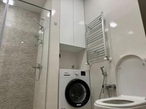 Et badeværelse på Zura's Sea View Apartments + 49 billeder