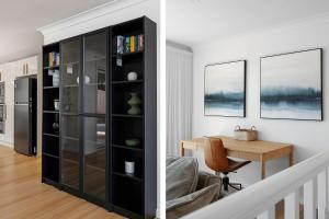 un salon avec une étagère noire et une table dans l'établissement Panorama, Gerroa, South Coast, à Gerroa