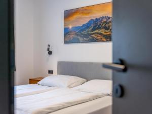 Un pat sau paturi într-o cameră la Leni Top 1