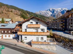 O vedere generală la munți sau o vedere la munte luată de la acest apartament