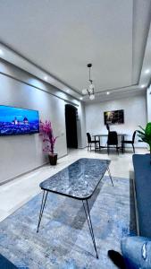 Μια τηλεόραση ή/και κέντρο ψυχαγωγίας στο Oasis Gueliz Center Marrakech +4 φωτογραφίες