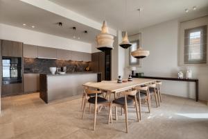 Køkken eller tekøkken på Private Villa Houlakia Mikonos + 57 billeder