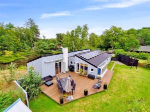 En have udenfor 8 person holiday home in Nexø