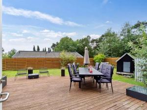 En have udenfor 8 person holiday home in Nexø