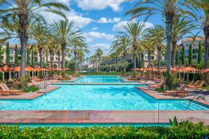 Swimmingpoolen hos eller tæt på Elegant New 2BR Luxury Home in Irvine