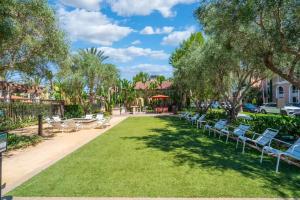 En have udenfor Elegant New 2BR Luxury Home in Irvine