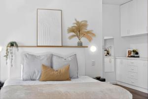 Ένα ή περισσότερα κρεβάτια σε δωμάτιο στο Koora Nest - Secluded Bushland Escape in the Hills