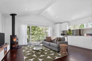 Η κουζίνα ή μικρή κουζίνα στο Koora Nest - Secluded Bushland Escape in the Hills