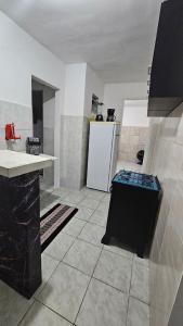 Nhà bếp/bếp nhỏ tại Casa com 1 Quarto e Garage - Alto da Cruz, Camaçari