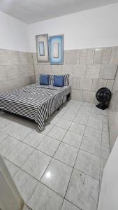 Giường trong phòng chung tại Casa com 1 Quarto e Garage - Alto da Cruz, Camaçari