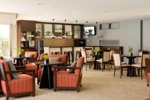 a restaurant with tables and chairs and a bar at Oakwood Residence Aoyama Tokyo in Tokyo