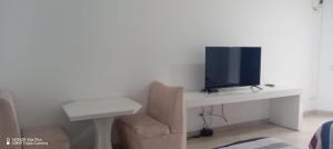 Televisor o centre d'entreteniment de MAKANA Tonsupa - Suites y Departamentos Familiares - Deluxe Suites