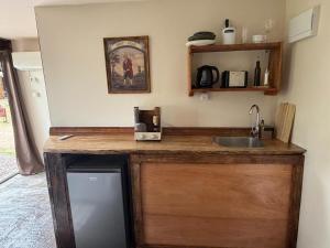 Køkken eller tekøkken på Cabañas en el Bosque a 5 minutos del mar - Estancia CH