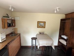 Køkken eller tekøkken på Cabañas en el Bosque a 5 minutos del mar - Estancia CH