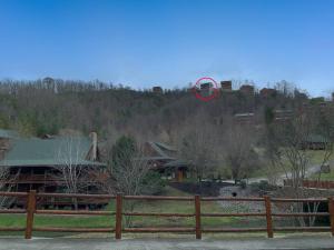 a frisbee is in the air over a house at Soaring Views Lodge in Sevierville +84 photos