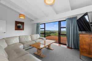 Et tv og/eller underholdning på Mania Views - Waipu Holiday Home