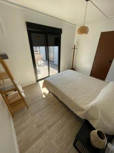 Giường trong phòng chung tại Tokyo House