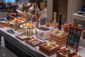 Jídlo v hotelu nebo okolí + 31 fotografií