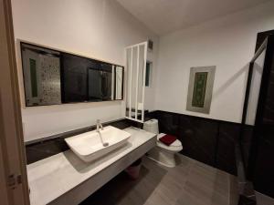 Phòng tắm tại Phi Phi Arboreal Resort +73 ảnh