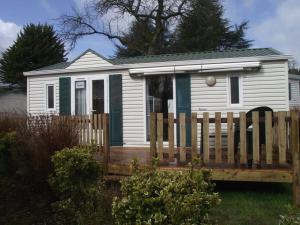 Tòa nhà nơi khu cắm trại tọa lạc +3 ảnh