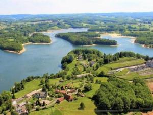 Naturlandskabet i nærheden af campingpladsen