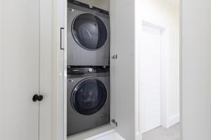 a washing machine and a dryer in a closet at Vancouver Cozy Cove in Vancouver