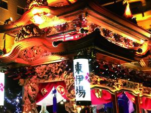 un edificio con scritte cinesi sul lato di Hotel Crown Palais Hamamatsu a Hamamatsu Altre 68 foto