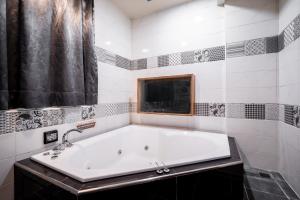 Et badeværelse på Holland Village Motel + 22 billeder