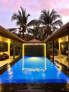 Swimmingpoolen hos eller tæt på Khaolak Alisa House