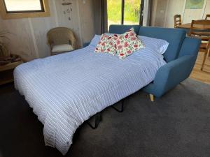 Postel nebo postele na pokoji v ubytování Kotare View- Studio accommodation, Tataraimaka