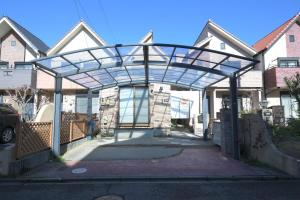 a pergola in front of a house at Peace and Harmony House Rongsheng in Nagoya