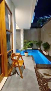 Hồ bơi trong/gần AA Inn Kuta Beach