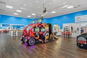 Câu lạc bộ trẻ em tại Oceanfront Serenity with Resort Pools 2Beds