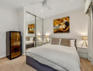 Postel nebo postele na pokoji v ubytování Luxury Villa W Pool & Spa 5 BEDROOMS + 92 fotografií