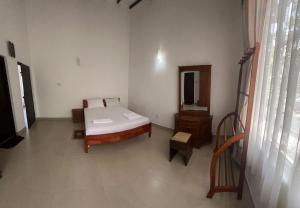 Un pat sau paturi într-o cameră la A&J Rest House