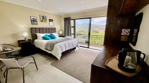 En eller flere senge i et værelse på On Appointment at the Sea