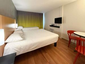 En eller flere senge i et værelse på ibis Rennes Beaulieu + 104 billeder