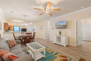 Et tv og/eller underholdning på Dog Friendly 2Bdrm- Free Christmas Gift w Stay