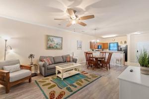 Et opholdsområde på Dog Friendly 2Bdrm- Free Christmas Gift w Stay