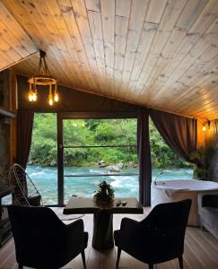 Bazén v ubytování Ayder Luxury Resort - Villas & Bungalows nebo v jeho okolí