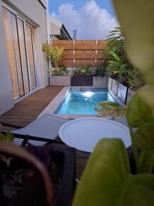 a small swimming pool on the balcony of a building at Villa Cap Jaune - 30min Volcan - Rando et Confort 4 étoiles in Saint-Joseph
