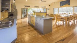 Køkken eller tekøkken på Atlantis on lake conjola