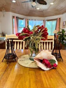 Fotografie z fotogalerie ubytování Chat n Chill - Top Floor Condo, Walk to Pink Sands Beach townhouse v destinaci Harbour Island + 24 fotografií