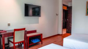 TV a/nebo společenská místnost v ubytování Bon Ami Hotel - Thiên Xuân Hotel