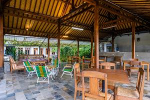 Restaurace v ubytování Urbanview Code Riverstay Yogyakarta