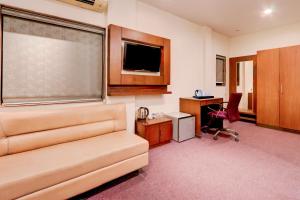 Et tv og/eller underholdning på Townhouse Oak Ramdaspeth Downtown + 26 billeder