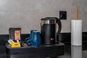 Příslušenství pro přípravu čaje a kávy v ubytování ارجان بارك الحمراء + 33 fotografií