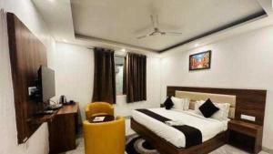 Giường trong phòng chung tại POP 84155F The Pride