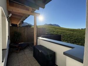 Nespecifikovaný výhled na hory nebo výhled na hory při pohledu z prázdninového domu